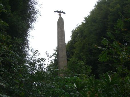 Kleve : Obelisk, Kupferner Knopf